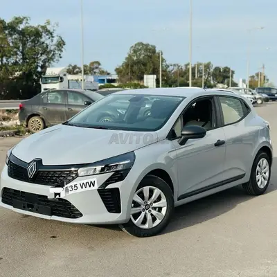 رونو كليو 5 رمادية فاتحة، منظر جانبي