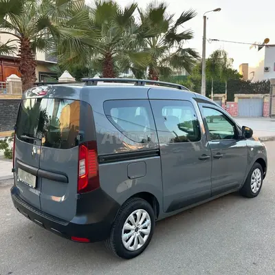 رونو إكسبريس رمادية، منظر خلفي جانبي