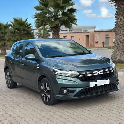 داسيا سانديرو ستيبواي، منظر أمامي جانبي
